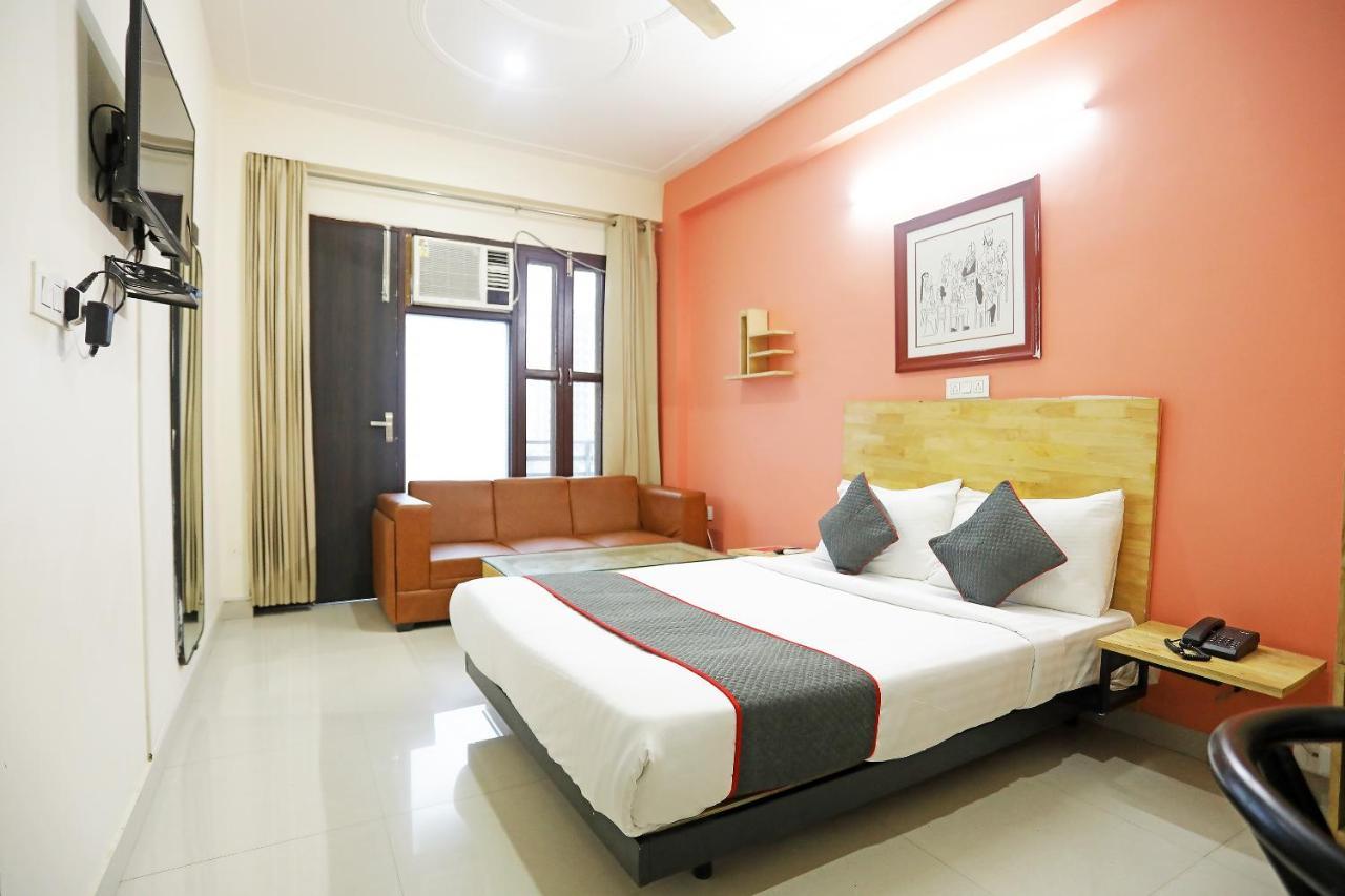 Super Townhouse Cloud Bay, Near Genpact, Sector-69, Gurgaon Hotel Exterior photo