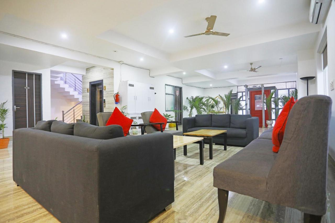 Super Townhouse Cloud Bay, Near Genpact, Sector-69, Gurgaon Hotel Exterior photo