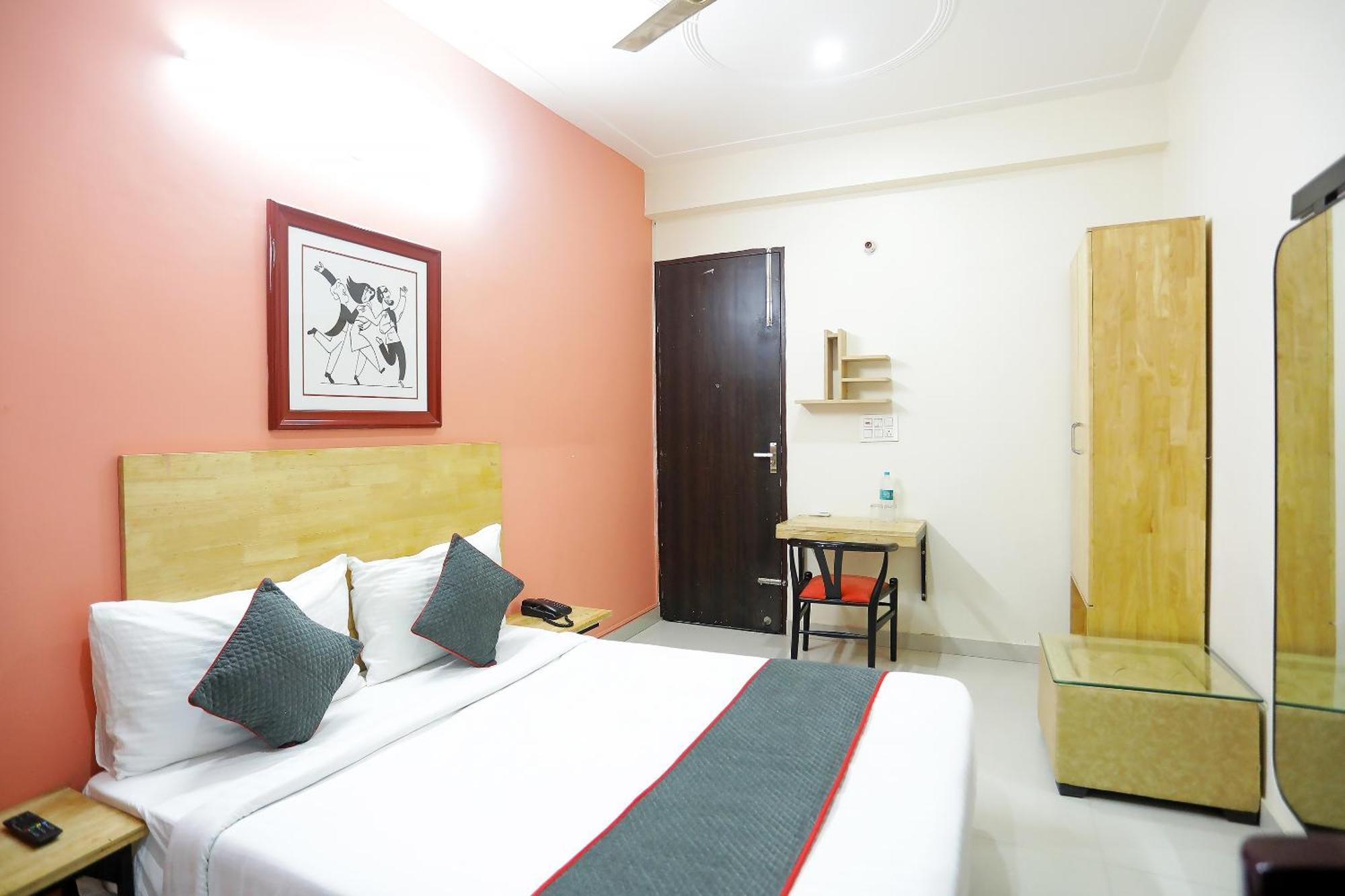 Super Townhouse Cloud Bay, Near Genpact, Sector-69, Gurgaon Hotel Exterior photo
