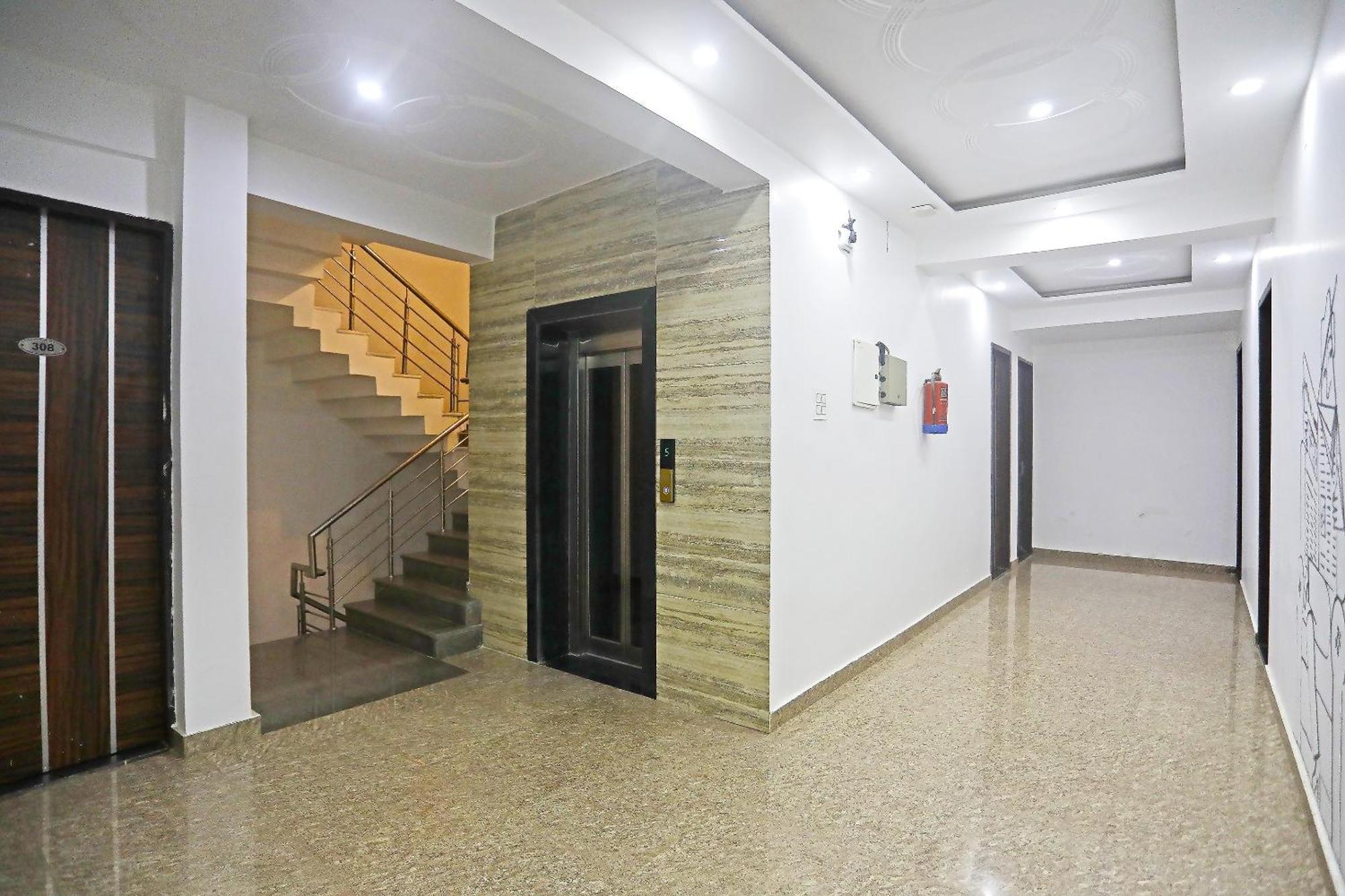 Super Townhouse Cloud Bay, Near Genpact, Sector-69, Gurgaon Hotel Exterior photo