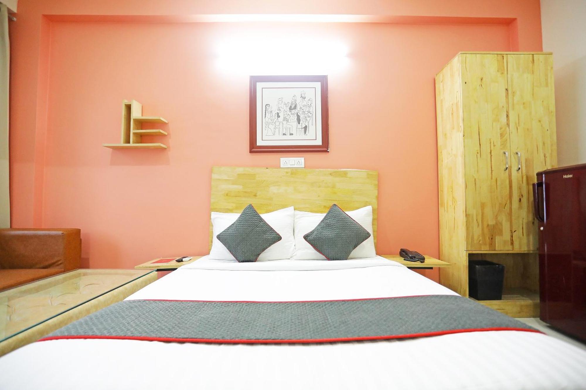 Super Townhouse Cloud Bay, Near Genpact, Sector-69, Gurgaon Hotel Exterior photo