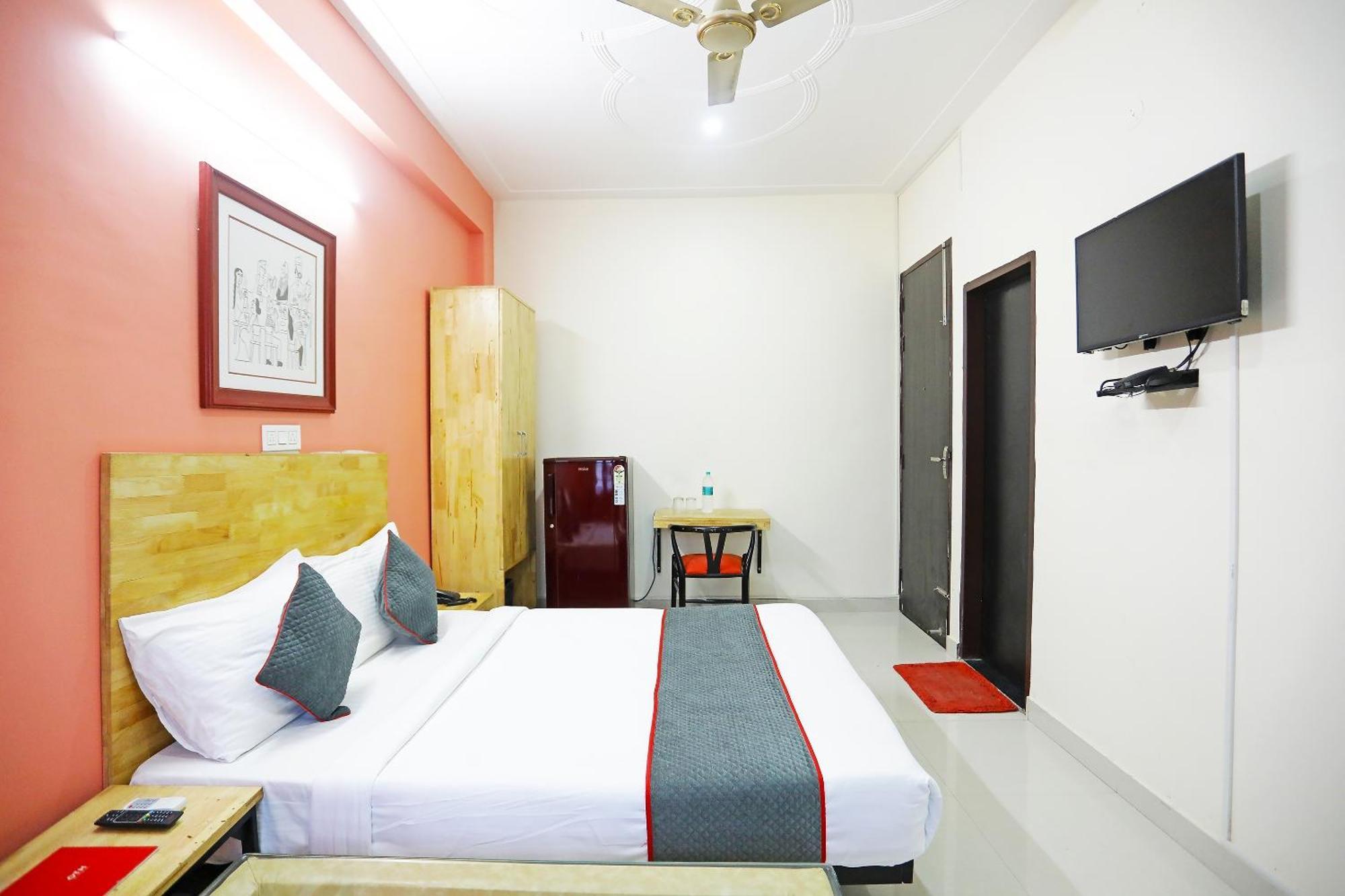 Super Townhouse Cloud Bay, Near Genpact, Sector-69, Gurgaon Hotel Exterior photo