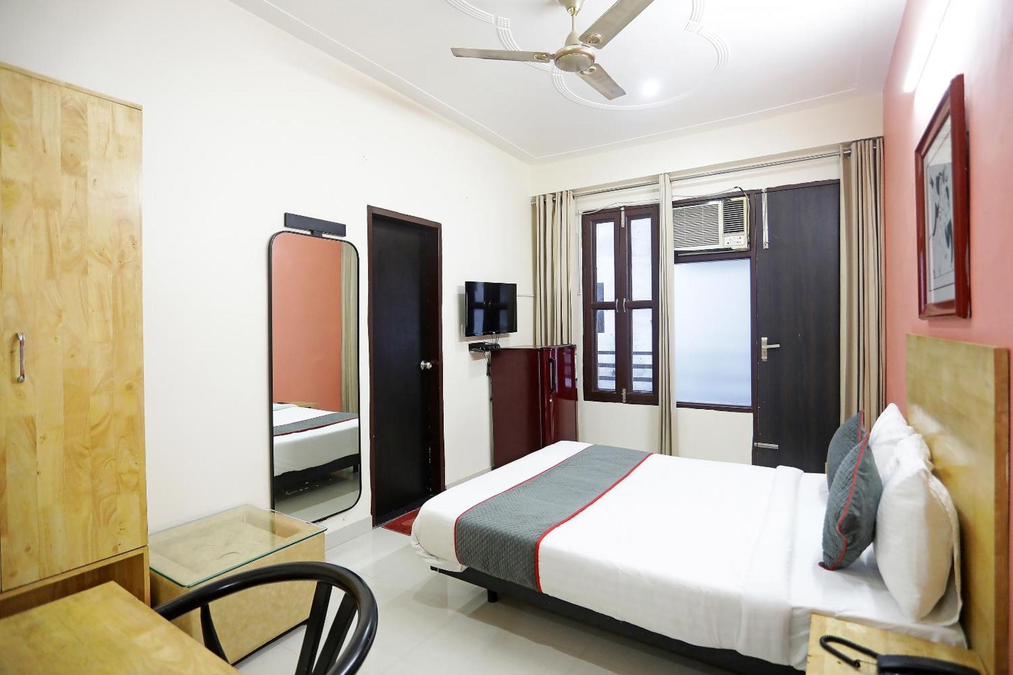 Super Townhouse Cloud Bay, Near Genpact, Sector-69, Gurgaon Hotel Exterior photo
