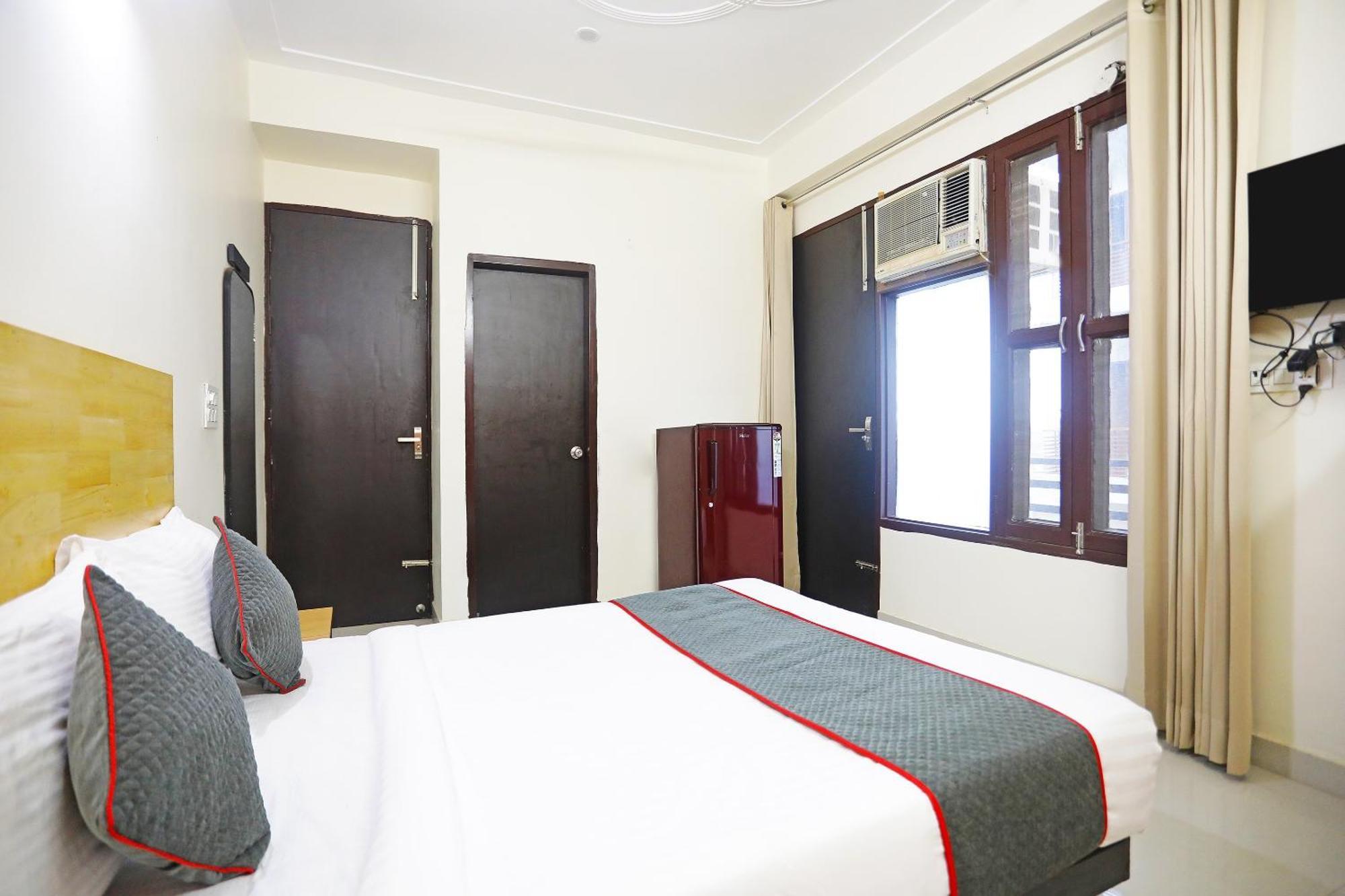 Super Townhouse Cloud Bay, Near Genpact, Sector-69, Gurgaon Hotel Exterior photo