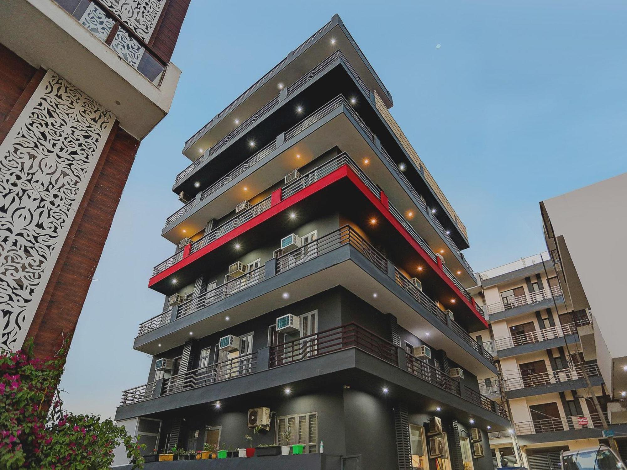 Super Townhouse Cloud Bay, Near Genpact, Sector-69, Gurgaon Hotel Exterior photo