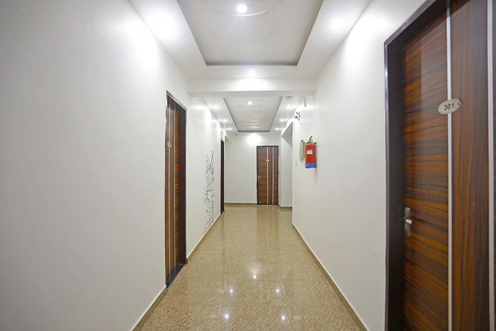 Super Townhouse Cloud Bay, Near Genpact, Sector-69, Gurgaon Hotel Exterior photo