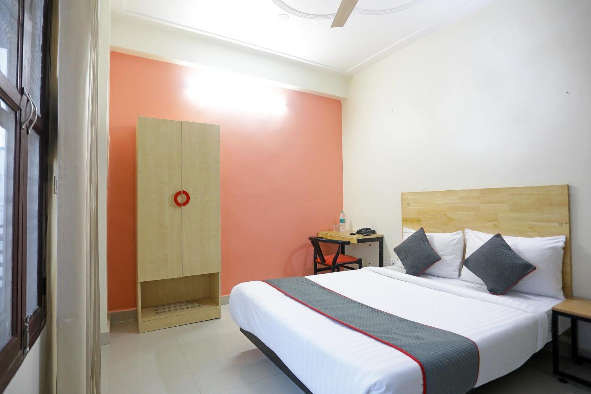 Super Townhouse Cloud Bay, Near Genpact, Sector-69, Gurgaon Hotel Exterior photo