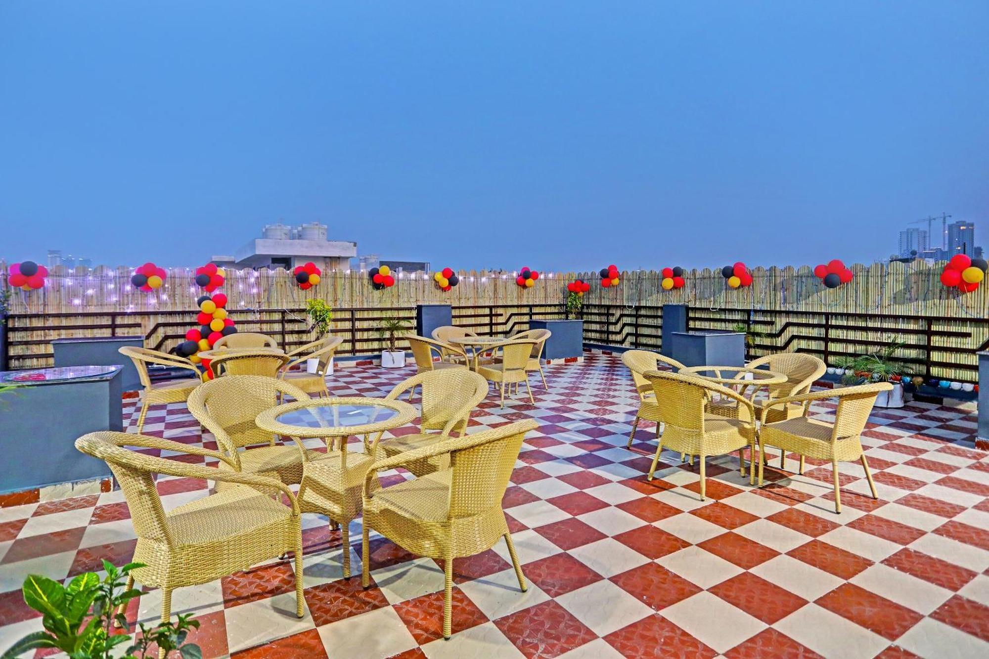 Super Townhouse Cloud Bay, Near Genpact, Sector-69, Gurgaon Hotel Exterior photo