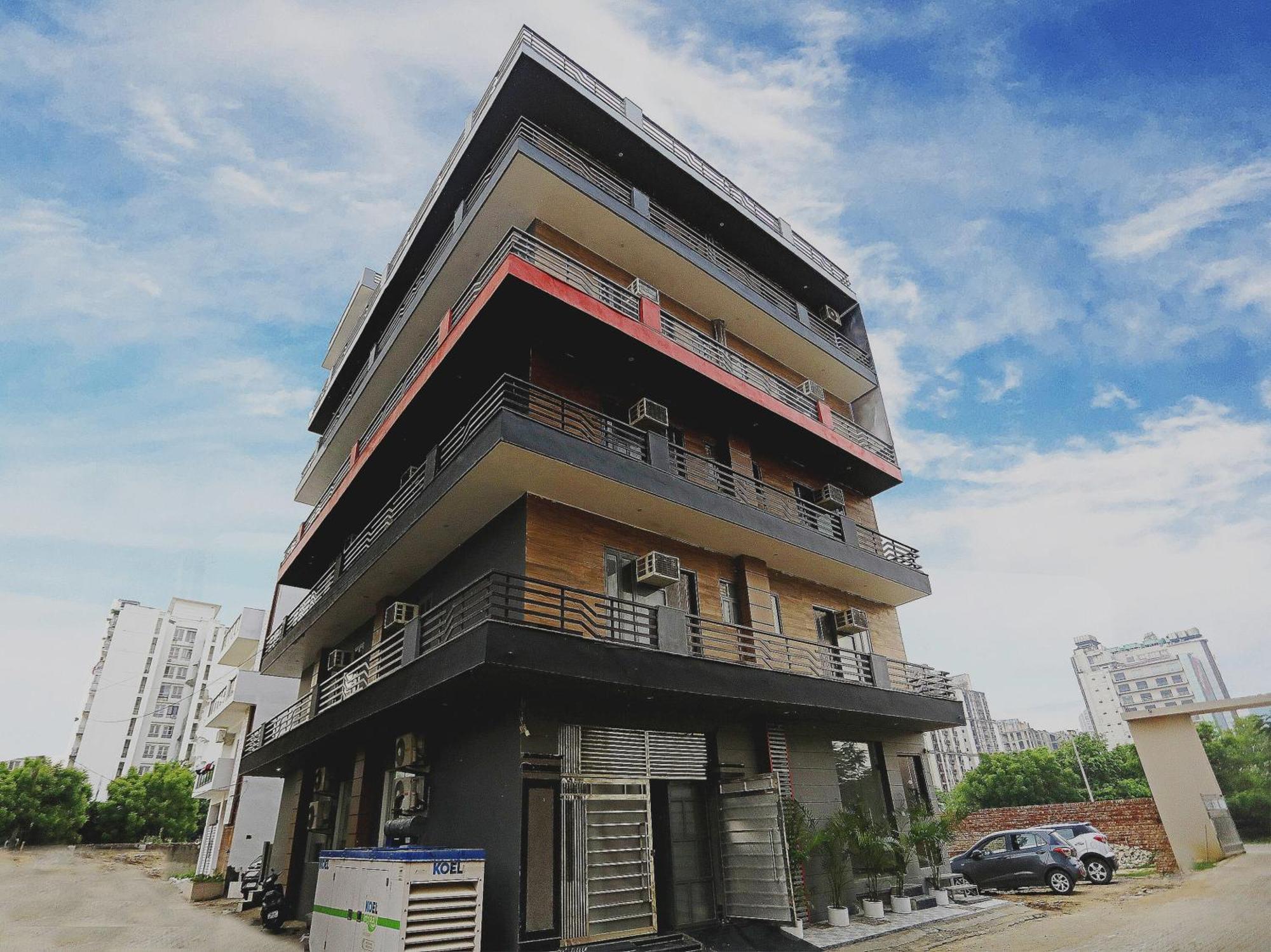 Super Townhouse Cloud Bay, Near Genpact, Sector-69, Gurgaon Hotel Exterior photo